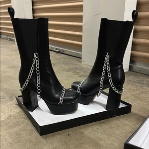 LAMODA Black Heeled Boots with Chain Detail